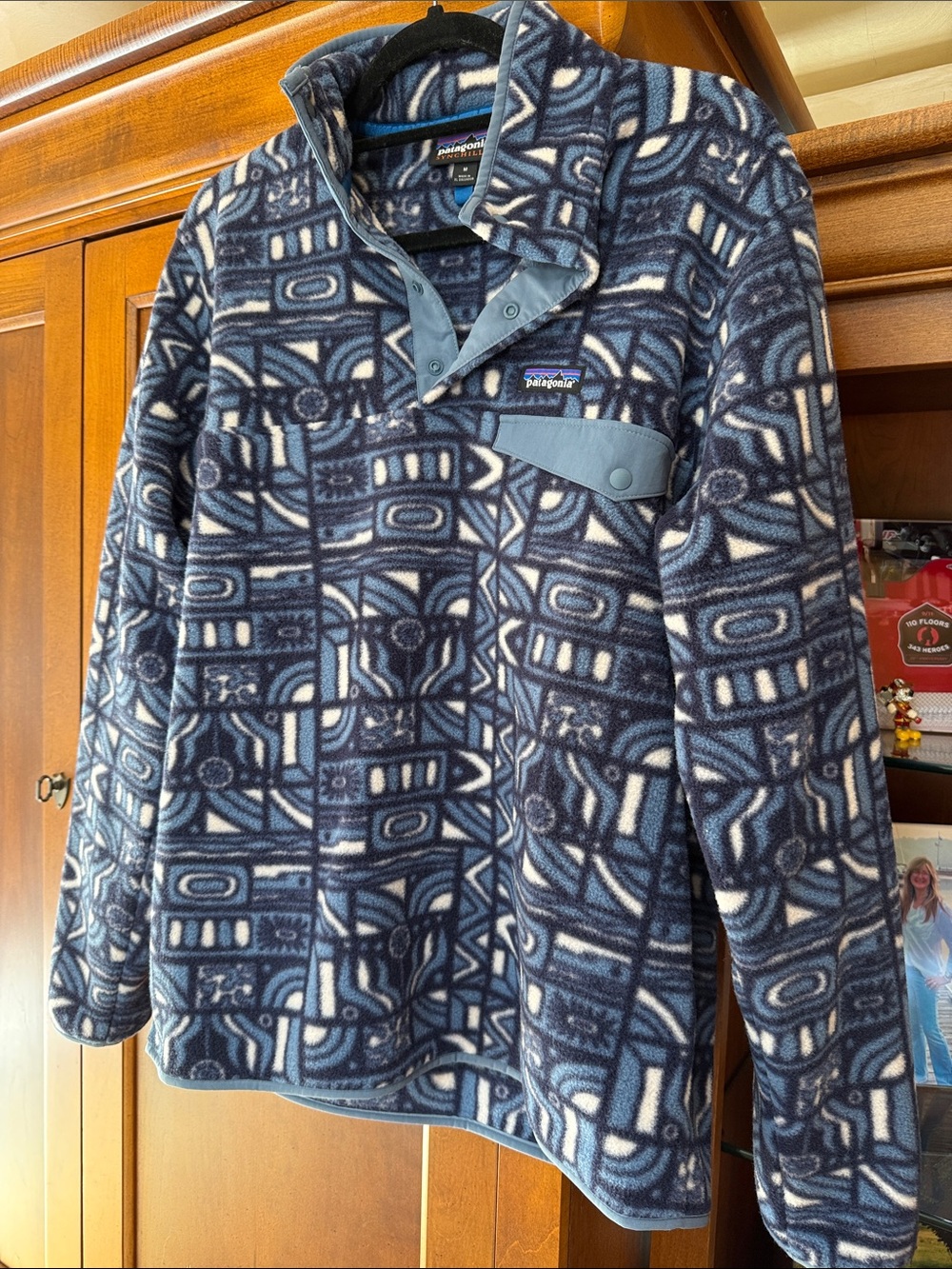 Patagonia Men's Navy and Light Blue Patterned Synchilla Shirt Jacket